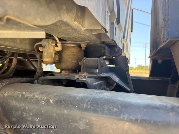 image for item ES8134 2012 International 7400 dump truck