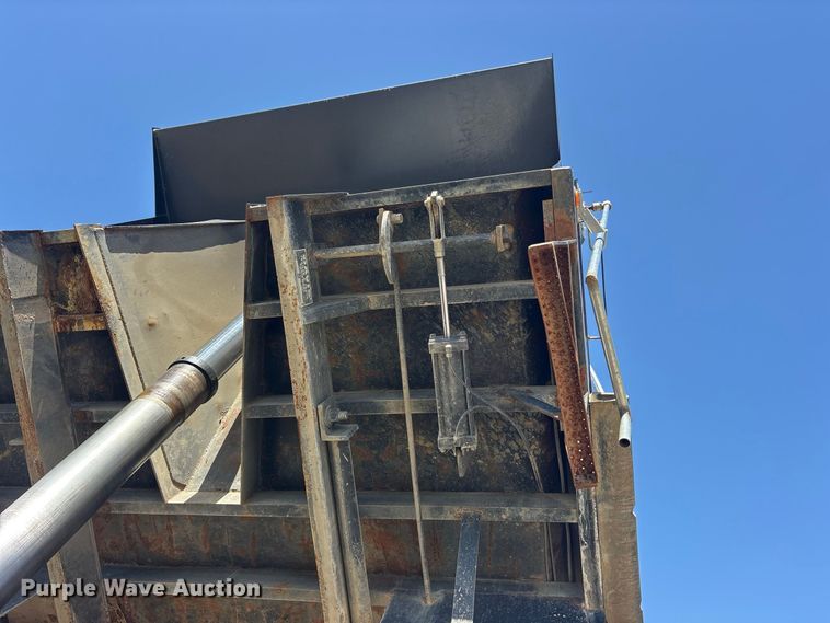 image for item ES8134 2012 International 7400 dump truck