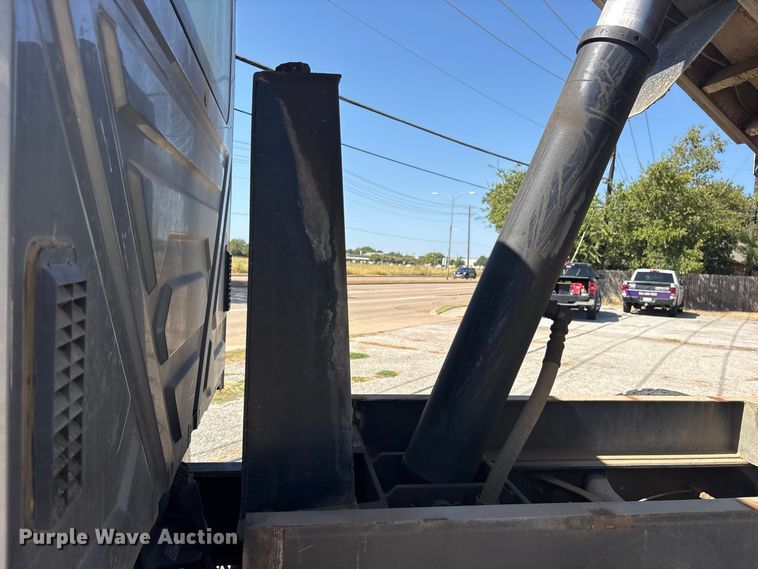 image for item ES8134 2012 International 7400 dump truck