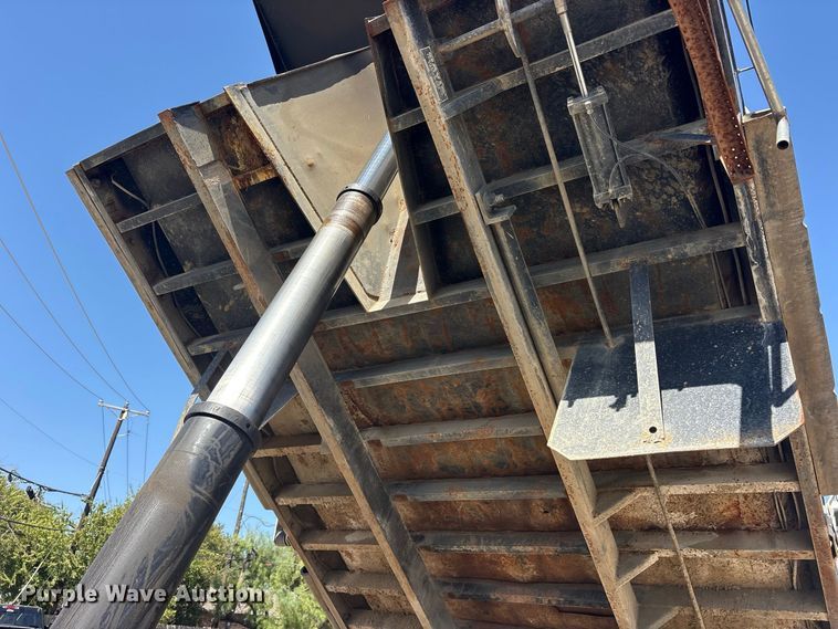 image for item ES8134 2012 International 7400 dump truck