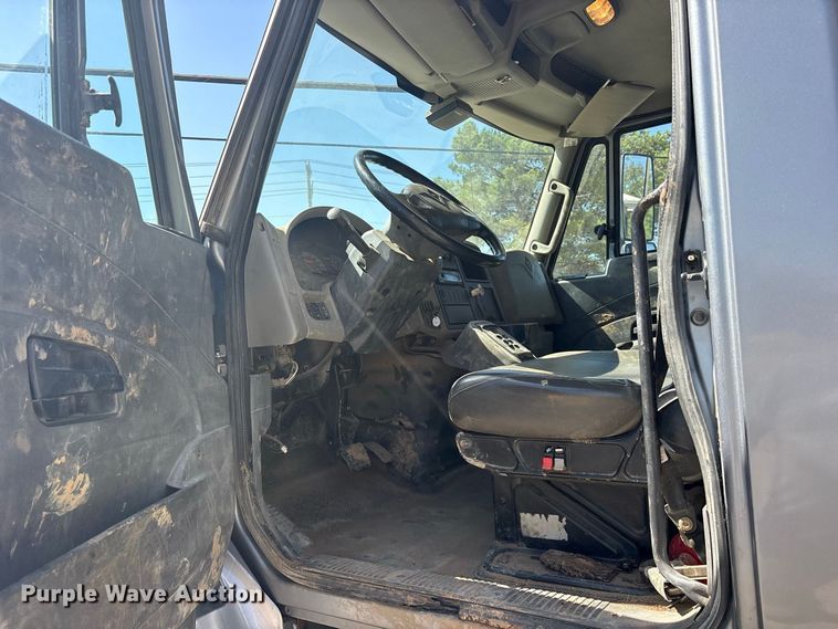 image for item ES8134 2012 International 7400 dump truck