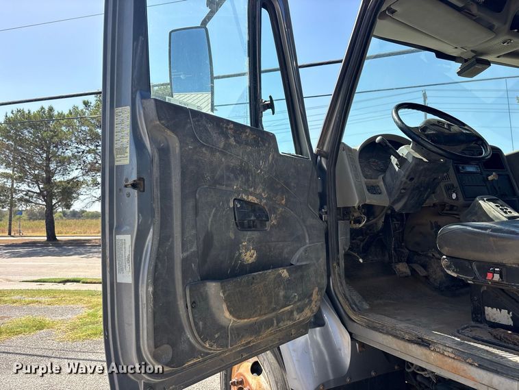 image for item ES8134 2012 International 7400 dump truck