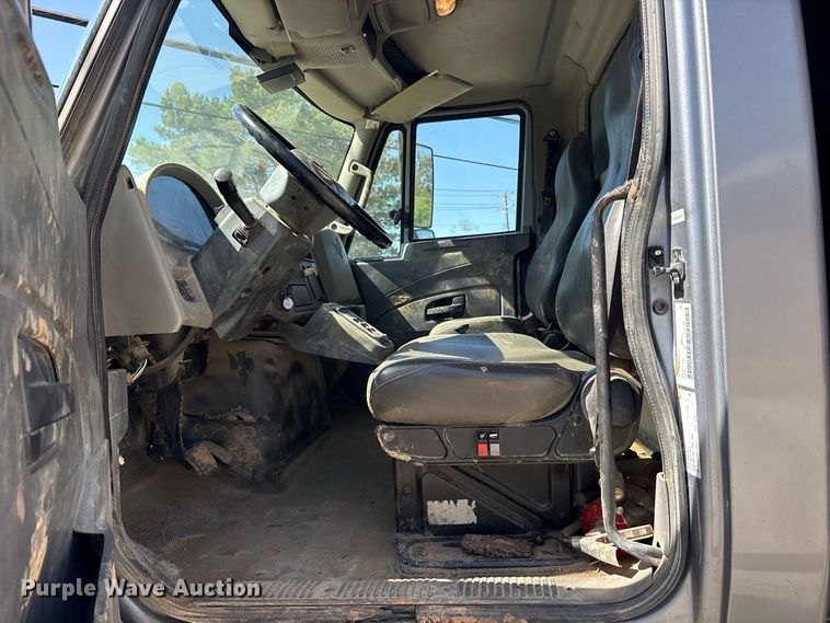 image for item ES8134 2012 International 7400 dump truck