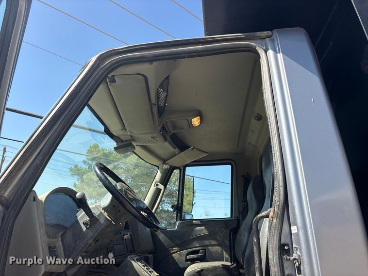 image for item ES8134 2012 International 7400 dump truck
