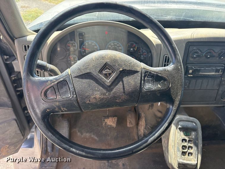 image for item ES8134 2012 International 7400 dump truck