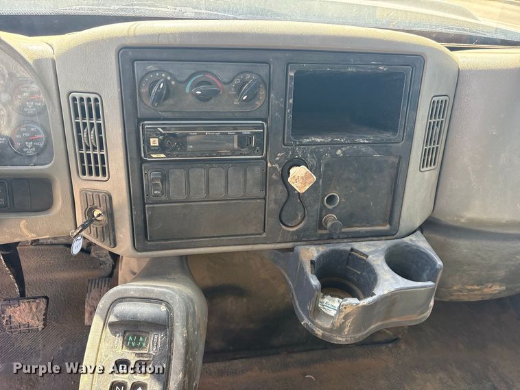 image for item ES8134 2012 International 7400 dump truck