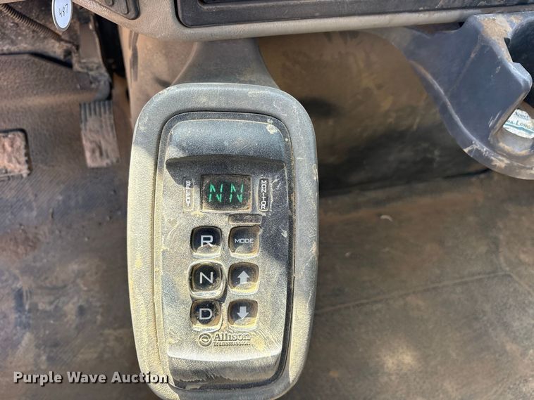 image for item ES8134 2012 International 7400 dump truck