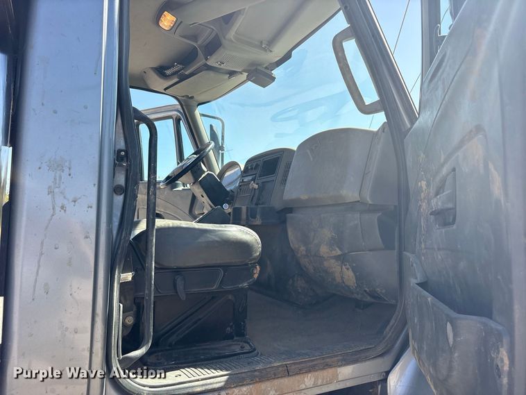 image for item ES8134 2012 International 7400 dump truck