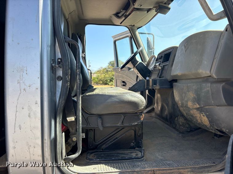 image for item ES8134 2012 International 7400 dump truck