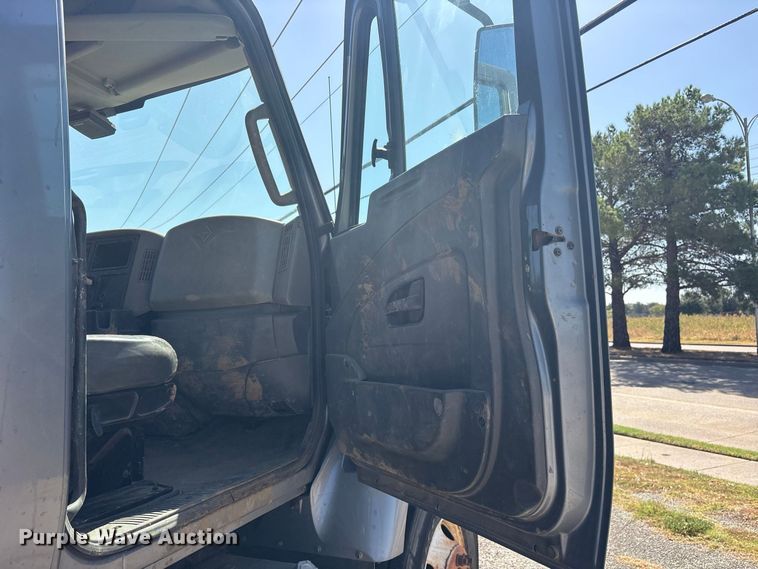 image for item ES8134 2012 International 7400 dump truck