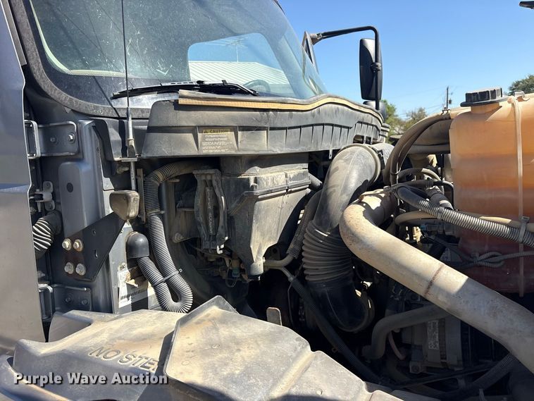 image for item ES8134 2012 International 7400 dump truck