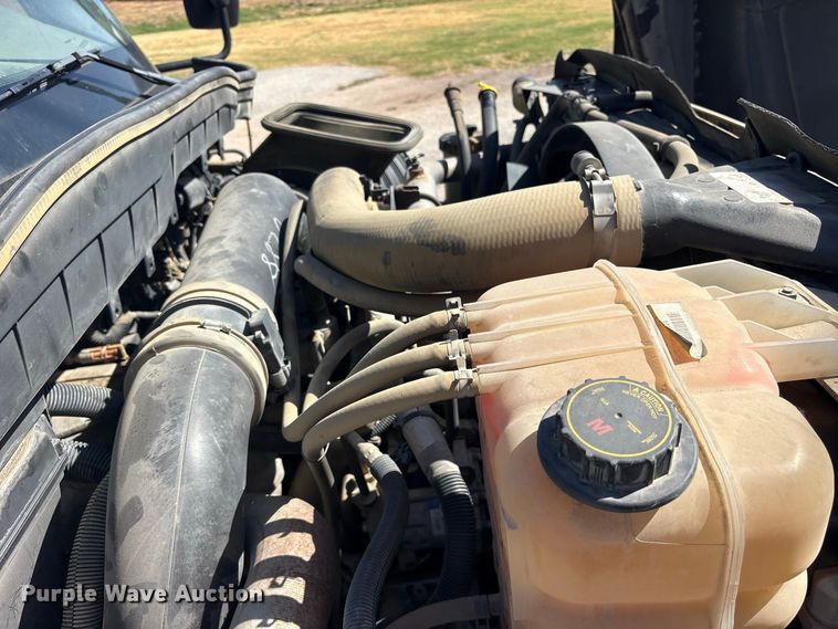 image for item ES8134 2012 International 7400 dump truck