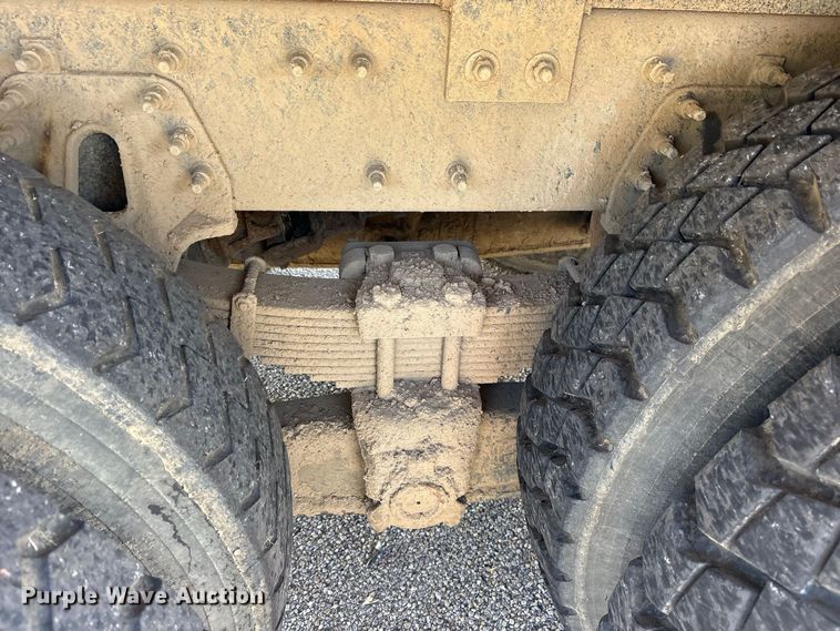 image for item ES8134 2012 International 7400 dump truck