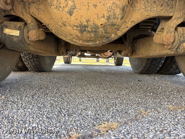image for item ES8134 2012 International 7400 dump truck