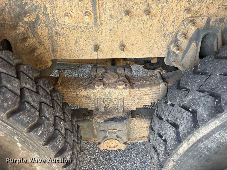 image for item ES8134 2012 International 7400 dump truck