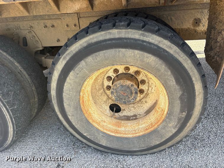 image for item ES8134 2012 International 7400 dump truck