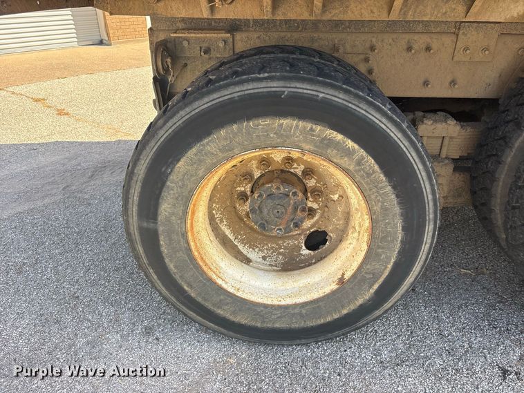 image for item ES8134 2012 International 7400 dump truck