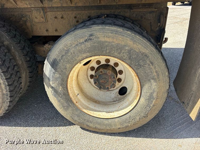 image for item ES8134 2012 International 7400 dump truck