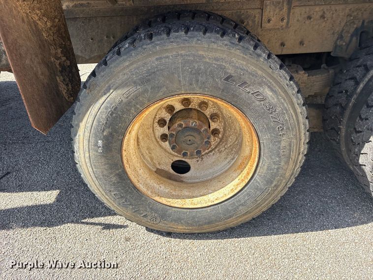 image for item ES8134 2012 International 7400 dump truck