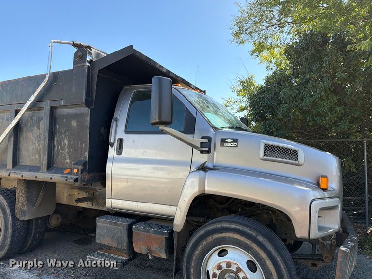 image for item ES8135 2007 Chevrolet C8500 dump truck