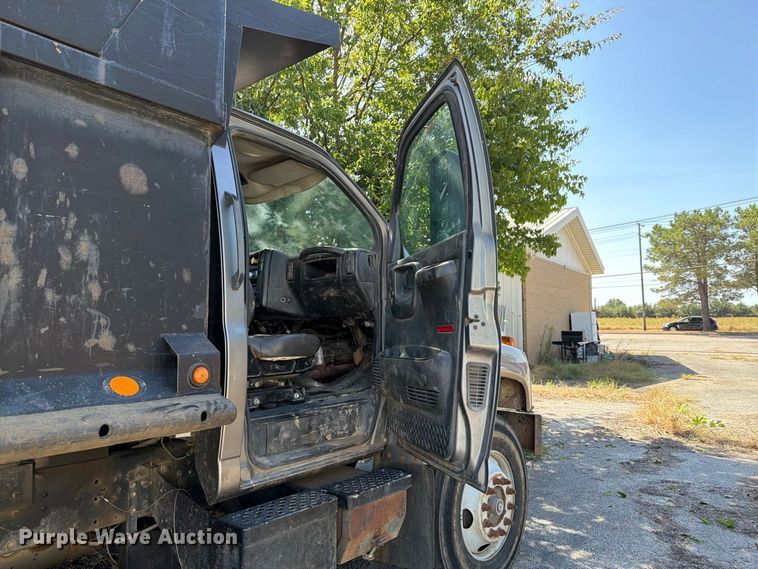 image for item ES8135 2007 Chevrolet C8500 dump truck