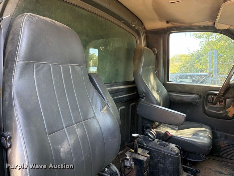 image for item ES8135 2007 Chevrolet C8500 dump truck