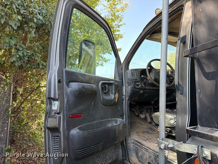 image for item ES8135 2007 Chevrolet C8500 dump truck