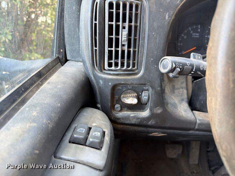 image for item ES8135 2007 Chevrolet C8500 dump truck