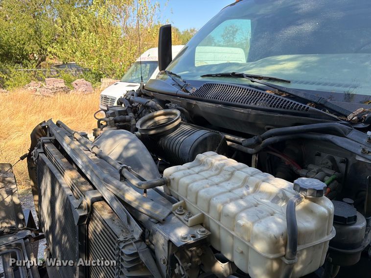 image for item ES8135 2007 Chevrolet C8500 dump truck