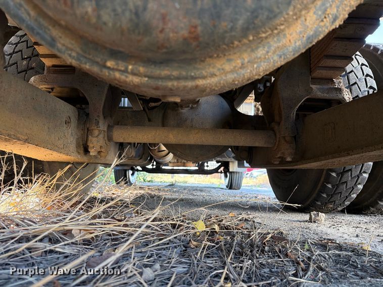 image for item ES8135 2007 Chevrolet C8500 dump truck