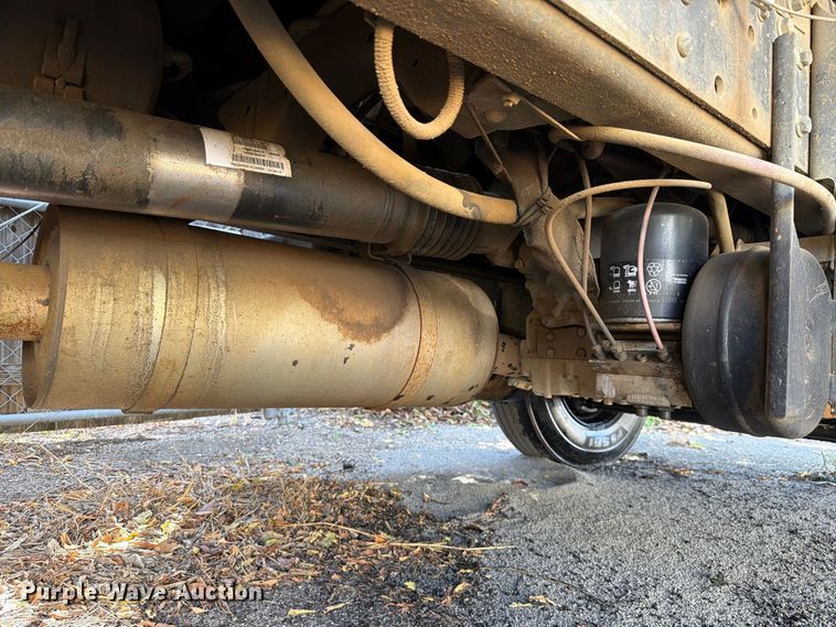 image for item ES8135 2007 Chevrolet C8500 dump truck