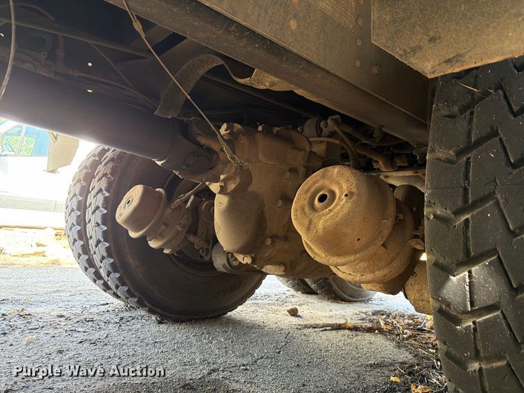 image for item ES8135 2007 Chevrolet C8500 dump truck
