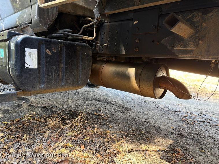 image for item ES8135 2007 Chevrolet C8500 dump truck
