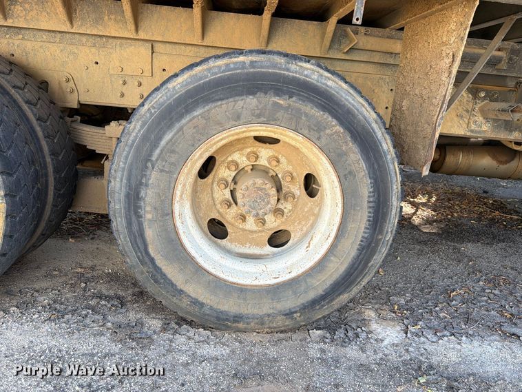 image for item ES8135 2007 Chevrolet C8500 dump truck