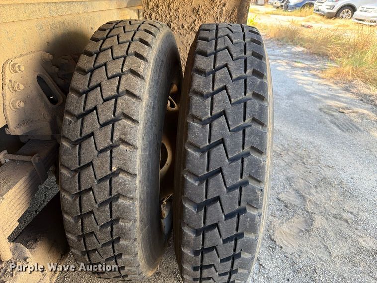 image for item ES8135 2007 Chevrolet C8500 dump truck