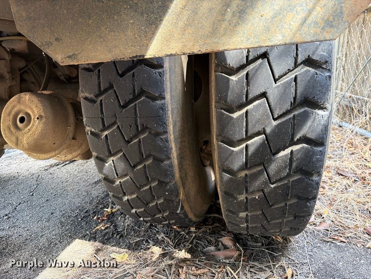 image for item ES8135 2007 Chevrolet C8500 dump truck