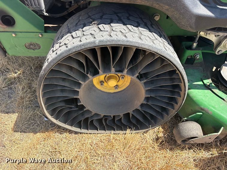 image for item ES8136 2018 John Deere Z970R lawn mower