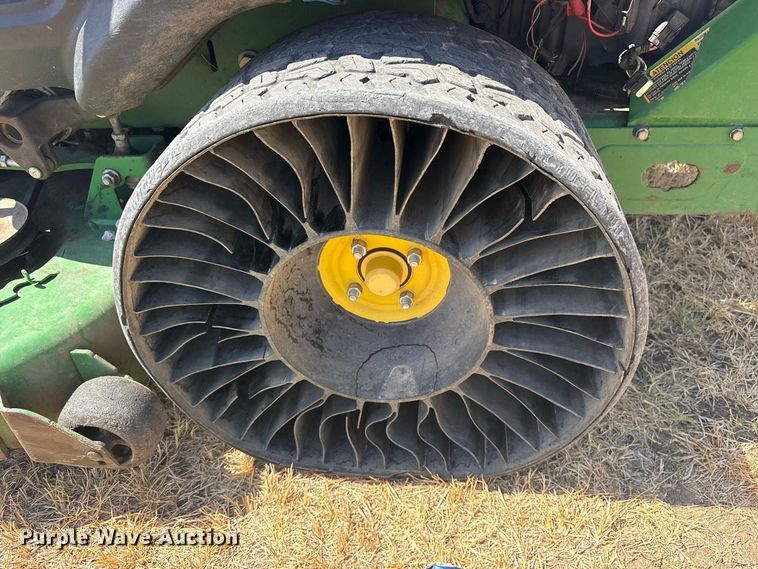 image for item ES8136 2018 John Deere Z970R lawn mower