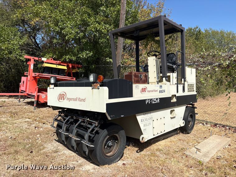image for item ES8137 2006 Ingersoll Rand PT125R pneumatic roller