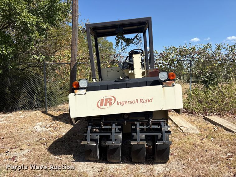 image for item ES8137 2006 Ingersoll Rand PT125R pneumatic roller