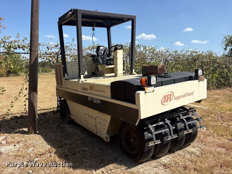 image for item ES8137 2006 Ingersoll Rand PT125R pneumatic roller