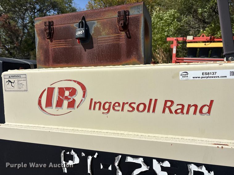 image for item ES8137 2006 Ingersoll Rand PT125R pneumatic roller
