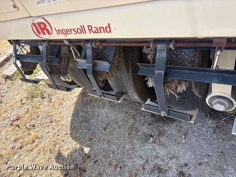 image for item ES8137 2006 Ingersoll Rand PT125R pneumatic roller