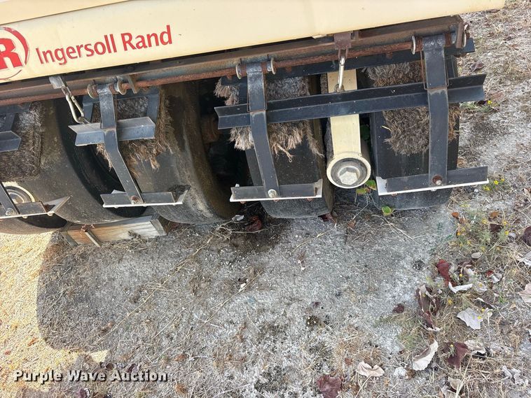image for item ES8137 2006 Ingersoll Rand PT125R pneumatic roller