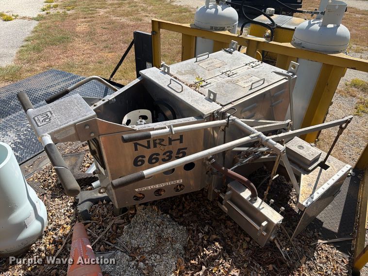image for item ES8139 melter applicator
