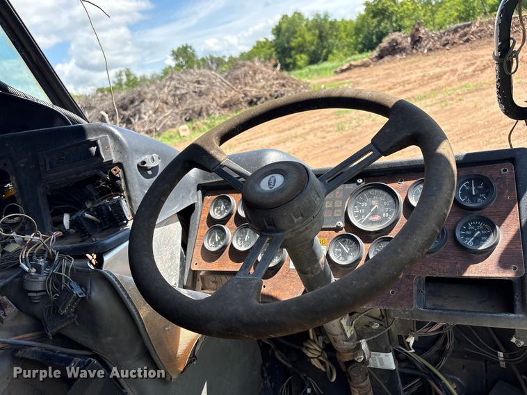 image for item ET6493 2002 Peterbilt refuse truck