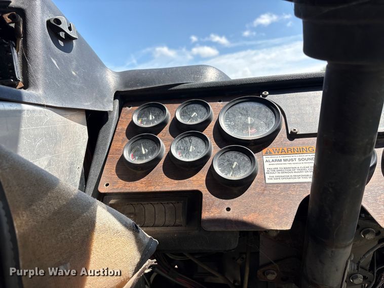image for item ET6493 2002 Peterbilt refuse truck