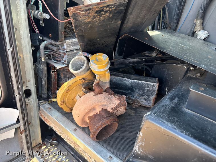 image for item ET6493 2002 Peterbilt refuse truck