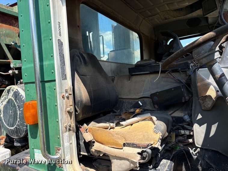 image for item ET6493 2002 Peterbilt refuse truck