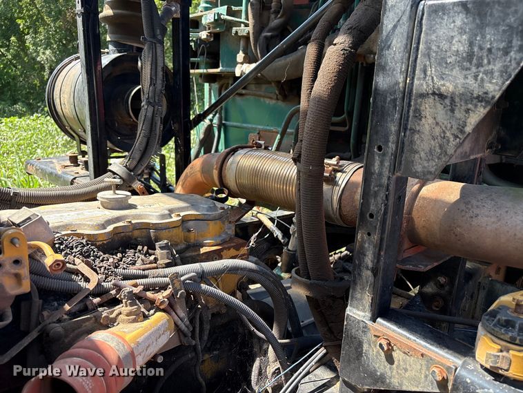 image for item ET6493 2002 Peterbilt refuse truck